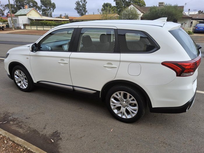 2020 Mitsubishi Outlander ES ZL MY21 White