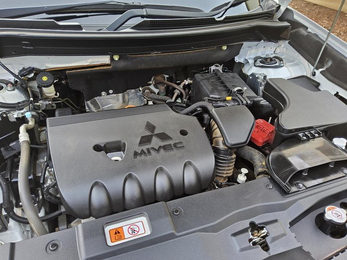 2020 Mitsubishi Outlander ES ZL MY21 White