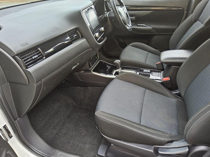 2020 Mitsubishi Outlander ES ZL MY21 White