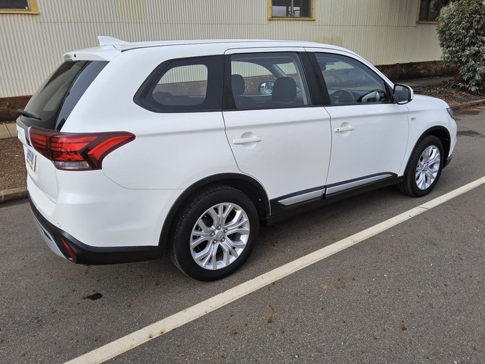 2020 Mitsubishi Outlander ES ZL MY21 White