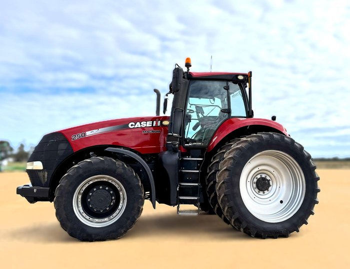 2015 CASE IH Magnum 250 Ps Red