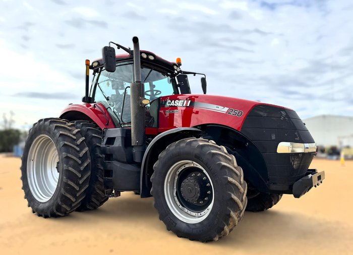 2015 CASE IH Magnum 250 Ps Red