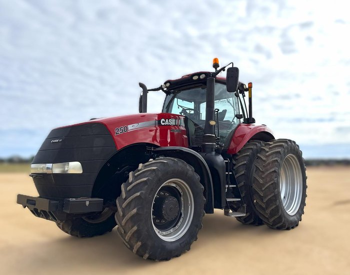 2015 CASE IH Magnum 250 Ps Red