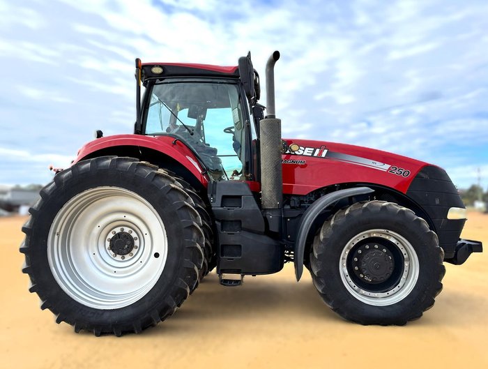 2015 CASE IH Magnum 250 Ps Red