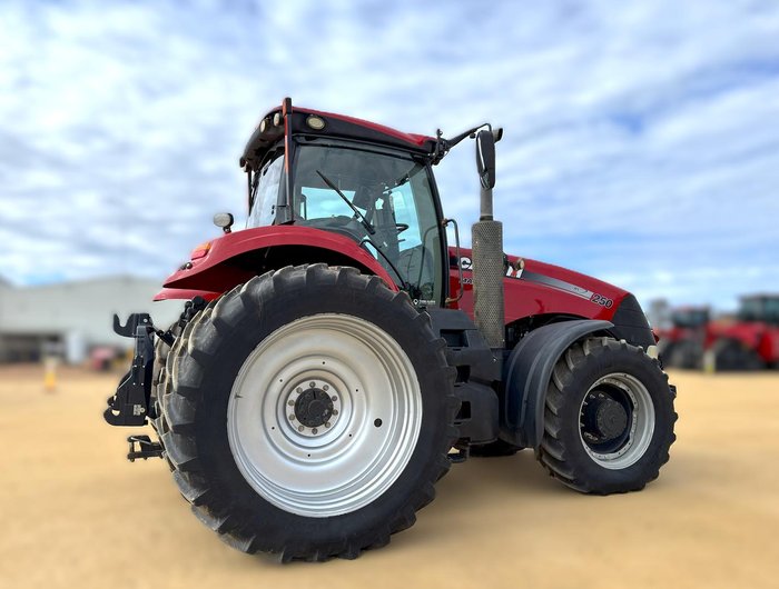 2015 CASE IH Magnum 250 Ps Red