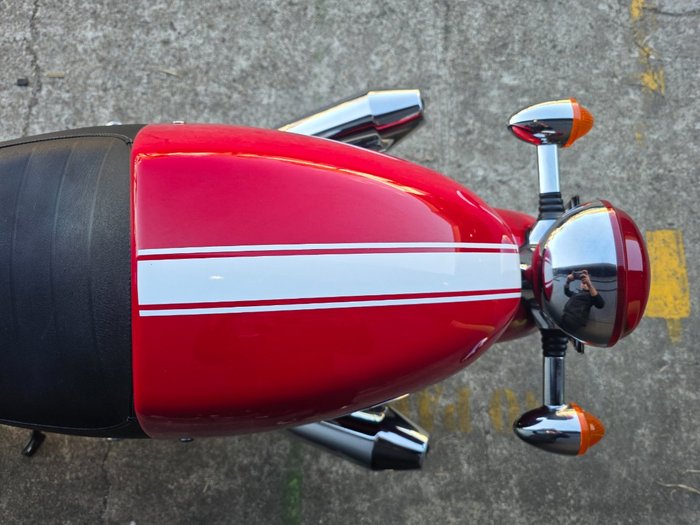 2010 Triumph THRUXTON 900 RED