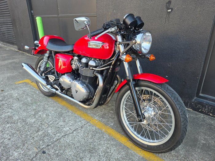 2010 Triumph THRUXTON 900 RED