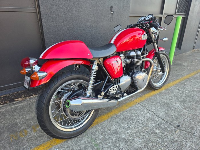 2010 Triumph THRUXTON 900 RED
