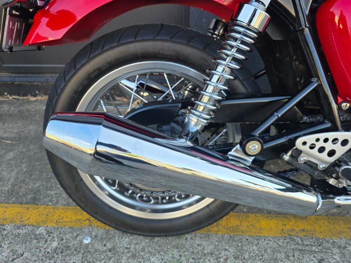 2010 Triumph THRUXTON 900 RED