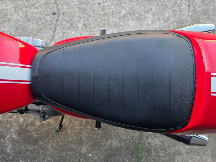 2010 Triumph THRUXTON 900 RED