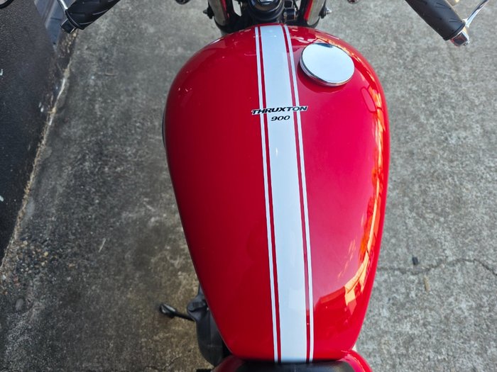 2010 Triumph THRUXTON 900 RED