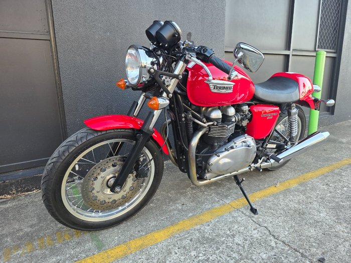 2010 Triumph THRUXTON 900 RED