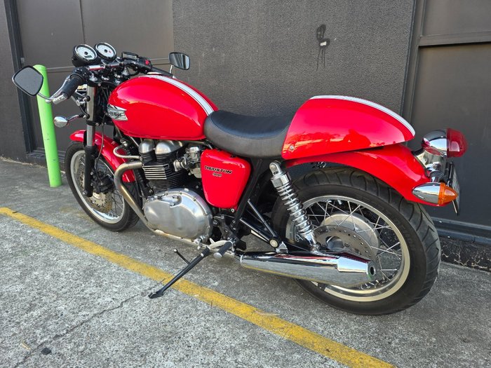 2010 Triumph THRUXTON 900 RED