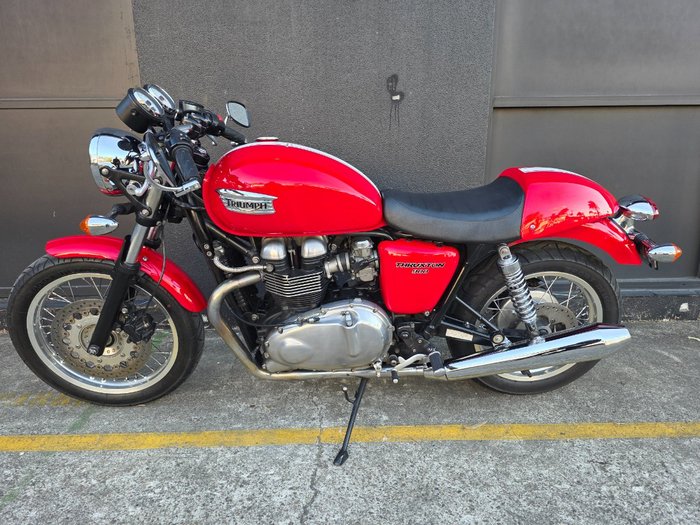 2010 Triumph THRUXTON 900 RED