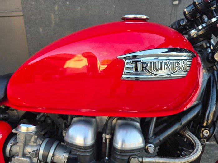 2010 Triumph THRUXTON 900 RED