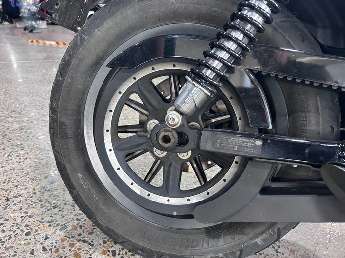 2011 Harley-Davidson XL883 IRON 883 RED