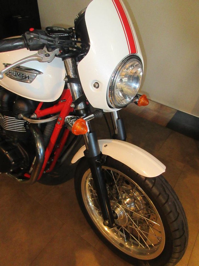 2010 Triumph Thruxton 900 Thruxton Red