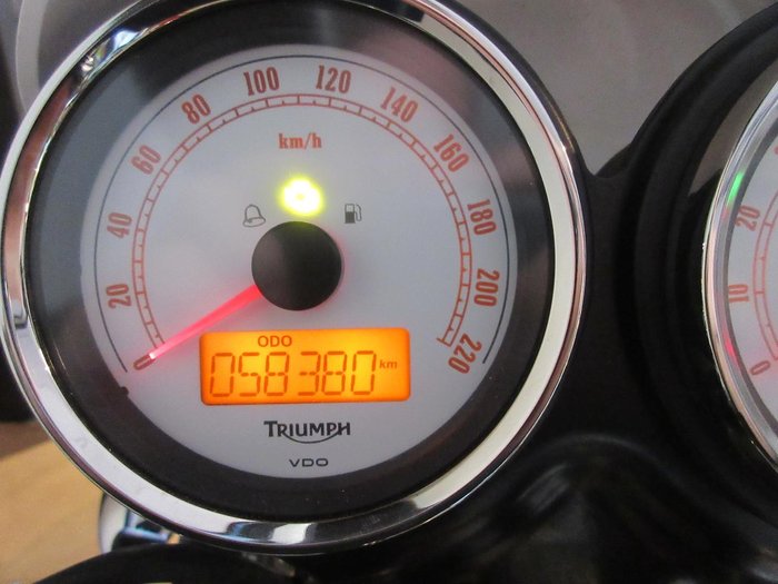 2010 Triumph Thruxton 900 Thruxton Red
