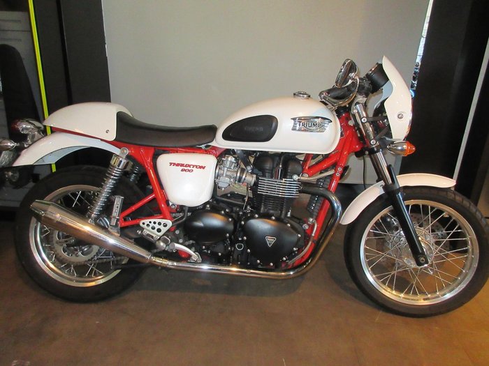 2010 Triumph Thruxton 900 Thruxton Red