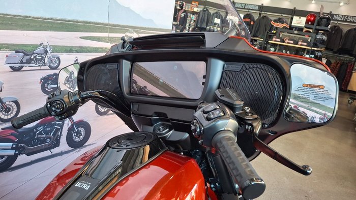 2025 Harley-davidson FLHXU STREET GLIDE ULTRA (117) WHISKEY FIRE / BLACK