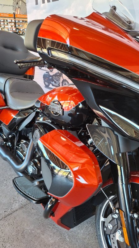 2025 Harley-davidson FLHXU STREET GLIDE ULTRA (117) WHISKEY FIRE / BLACK