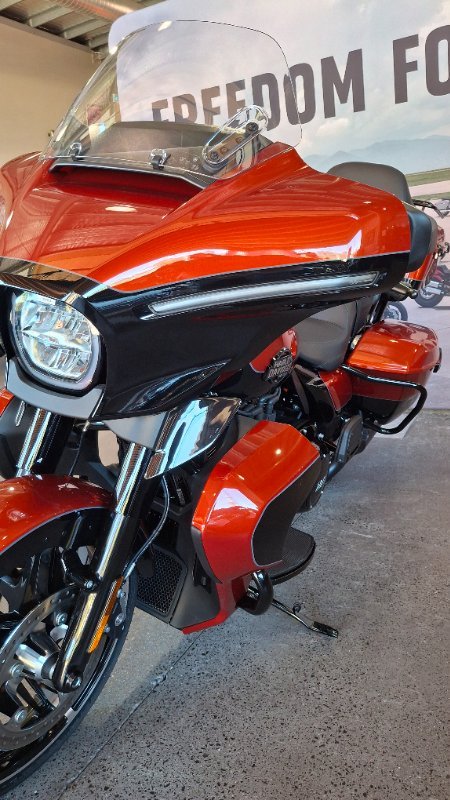2025 Harley-davidson FLHXU STREET GLIDE ULTRA (117) WHISKEY FIRE / BLACK