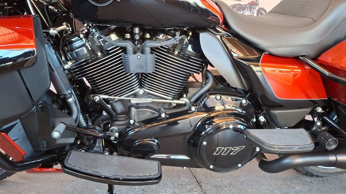 2025 Harley-davidson FLHXU STREET GLIDE ULTRA (117) WHISKEY FIRE / BLACK