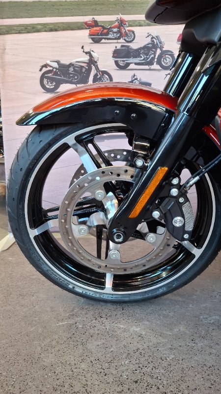 2025 Harley-davidson FLHXU STREET GLIDE ULTRA (117) WHISKEY FIRE / BLACK