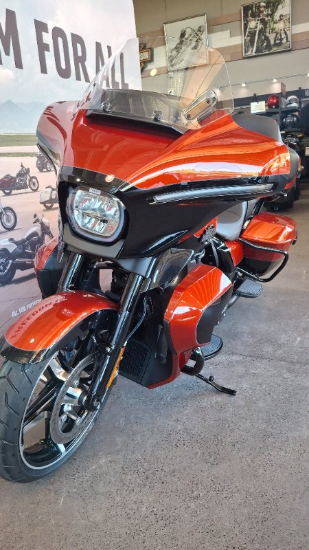 2025 Harley-davidson FLHXU STREET GLIDE ULTRA (117) WHISKEY FIRE / BLACK