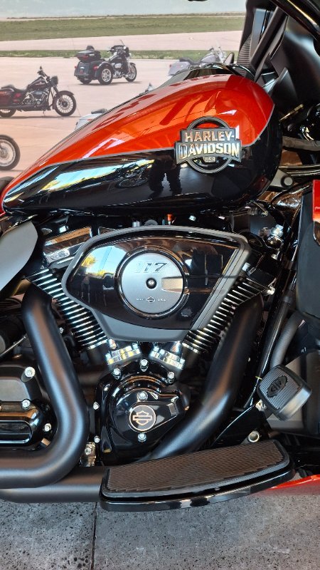 2025 Harley-davidson FLHXU STREET GLIDE ULTRA (117) WHISKEY FIRE / BLACK