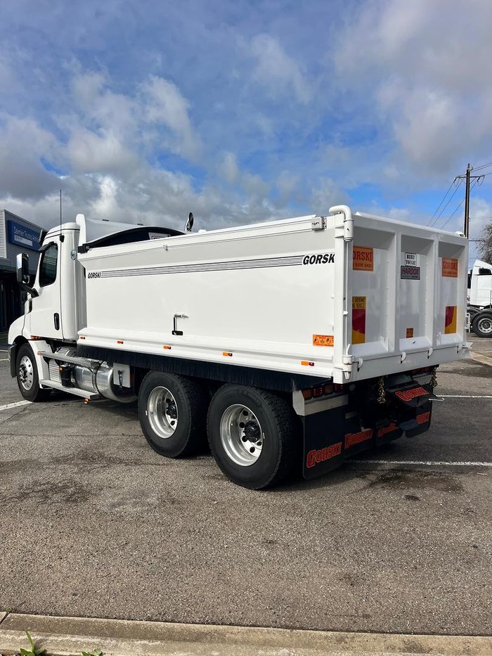 2024 Freightliner Cascadia 116 Tipper White