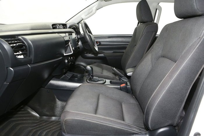 2024 Toyota Hilux SR