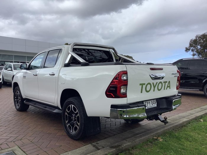 2021 Toyota Hilux SR5