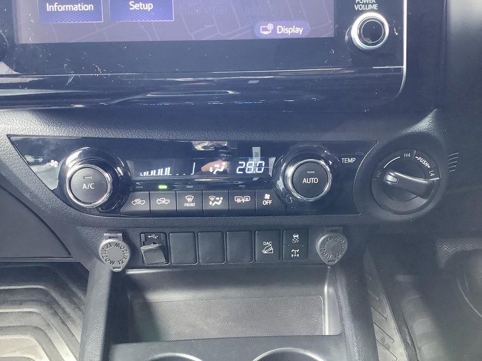 2021 Toyota Hilux SR5