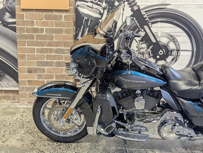 2014 Harley-Davidson CVO Limited 110 (FLHTKSE) CVO