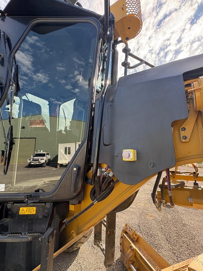 2022 Caterpillar 140 Yellow