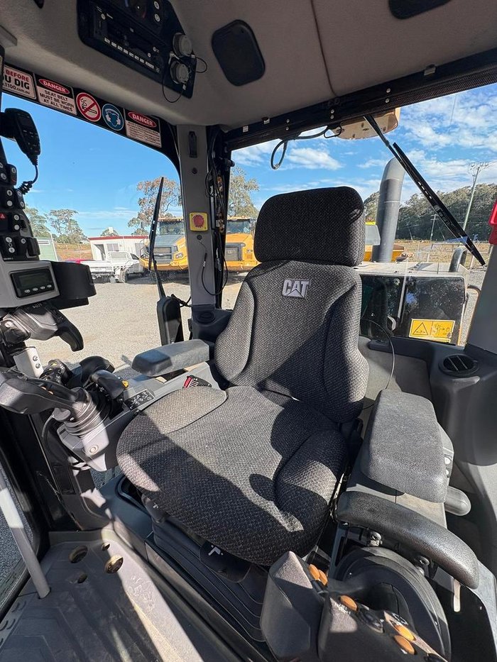 2022 Caterpillar 140 Yellow