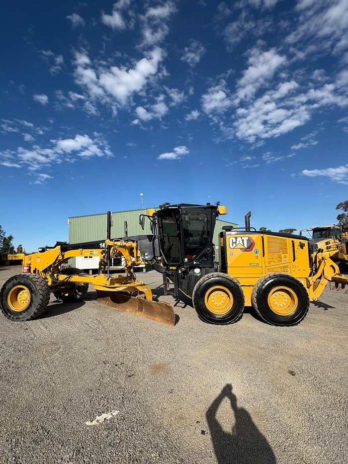 2022 Caterpillar 140 Yellow