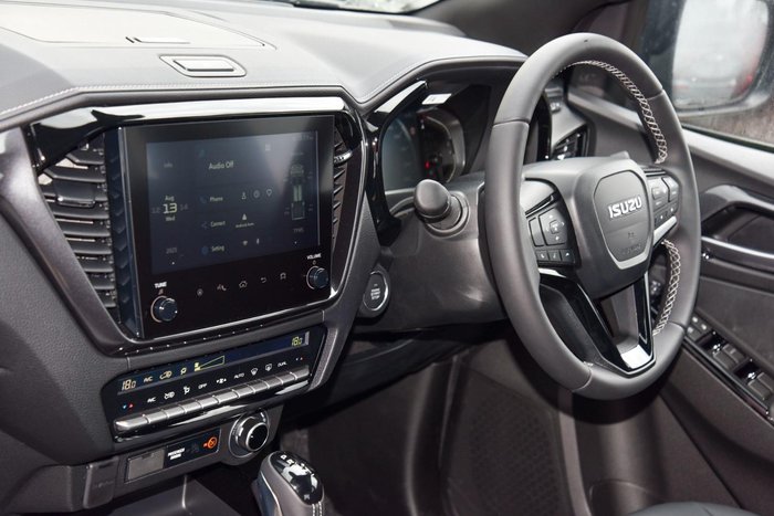 2025 Isuzu D-MAX BLADE