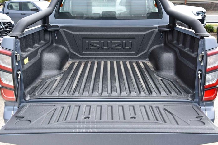2025 Isuzu D-MAX BLADE