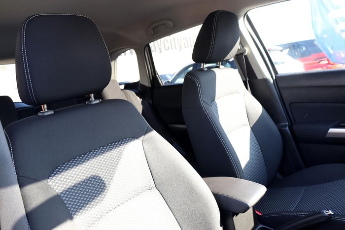 2024 Suzuki Vitara Shadow LY Series II Savannah Ivory