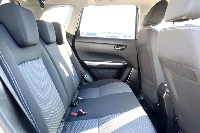 2024 Suzuki Vitara Shadow LY Series II Savannah Ivory