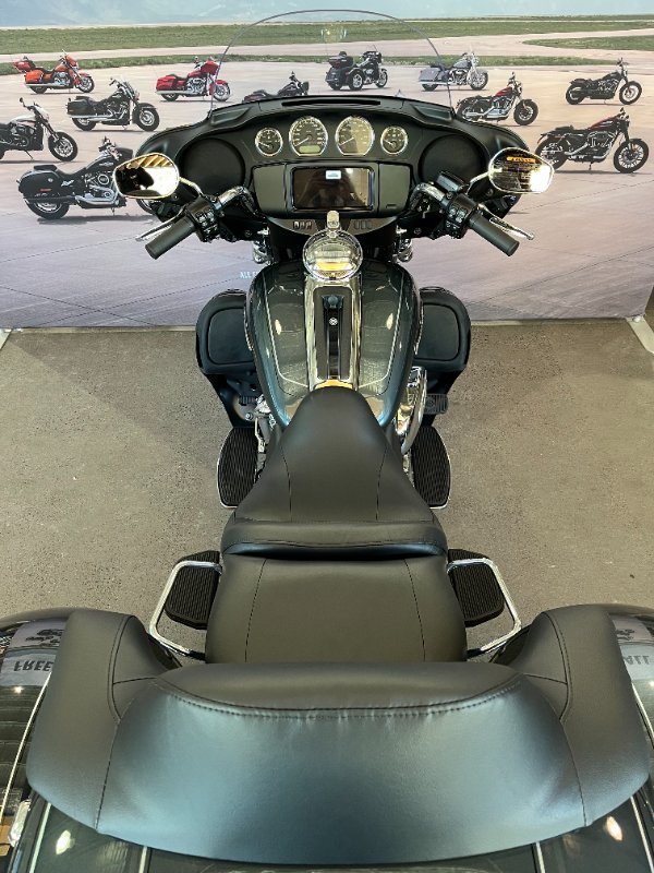 2025 Harley-davidson FLHTCUTG TRI GLIDE U/CLC 114 IRON HORSE METALLIC