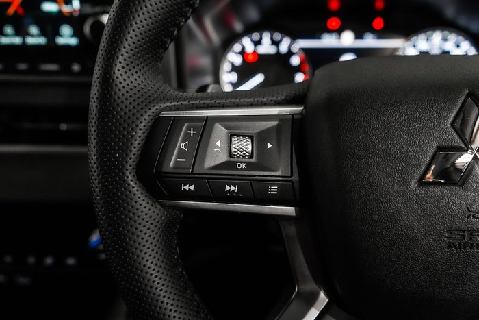 2024 Mitsubishi Outlander LS
