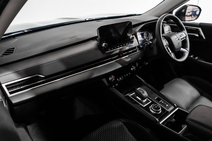 2024 Mitsubishi Outlander LS