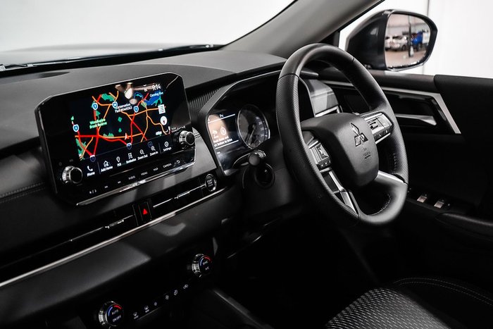 2024 Mitsubishi Outlander LS