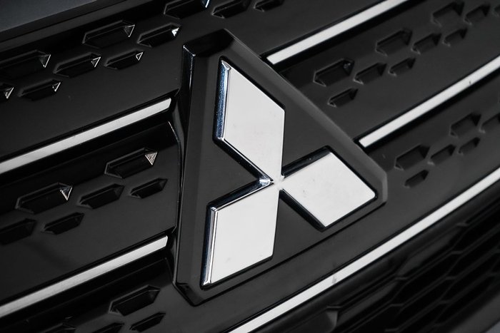 2024 Mitsubishi Outlander LS