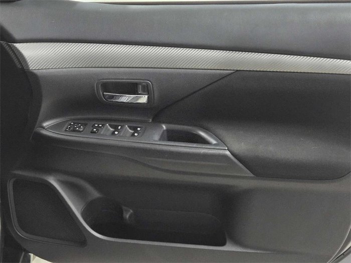 2016 Mitsubishi Outlander XLS
