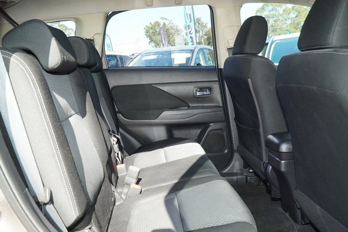 2017 Mitsubishi Outlander LS