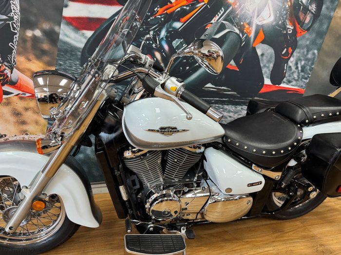 2013 Suzuki VL800T (BOULEVARD C50T) WHITE